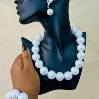 Chunky pearl set